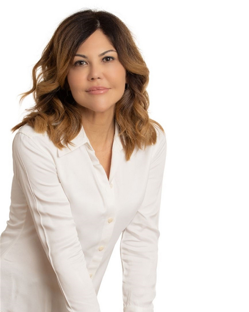 Dra. Cristina Lázaro, dermatóloga especialista en rejuvenecimiento periocular en Zaragoza